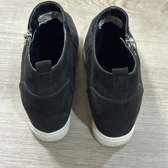 Steve MaddenTaylor Black Suede Bootie Sneaker Side Zippers Size 4 - Picture 5 of 8